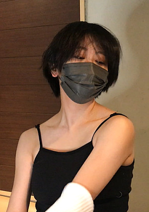 ボーイッシュ美女大学生22歳。イラマ地獄に足をバタつかせながら悶える→ごっくん。