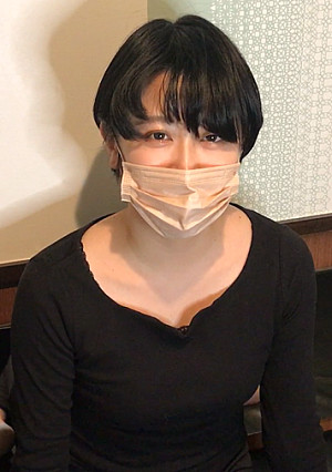 ボーイッシュ美女大学生続。レンタルルームで即尺イラマ→大量顔射。