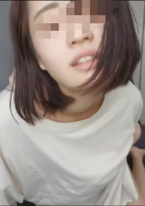 先ほど訪問【個人】お子さんが寝る横で声を殺し悶え、他人棒に孕ませられる若シンママに無許可で中出し