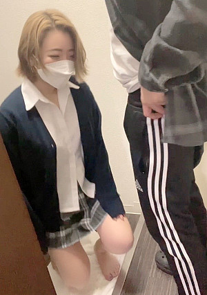 ＜おすすめ＞制服ギャルに玄関でフェラさせた後、タイヤ置き場に移動しハメまくったwww