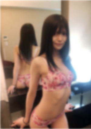 【独占配信】❤️おチ○ポみたいなデカクリ●リス❤️あの有名インフルエンサーが水着オプションで声を押し殺して生中出し❤️レビュー特典は高画質ZIPと前作のレビュー特典もおまけ