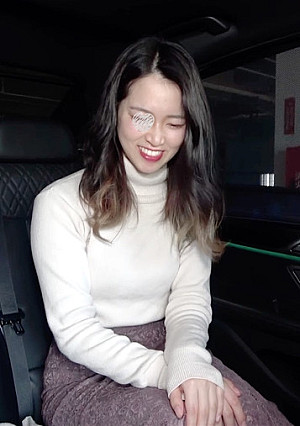 【人妻車内不倫】こんな美人な奥さんが実在した！！圧倒的な美貌で初老の竿を吸い上げるフェラチオ、あっという間に射精させてしまう