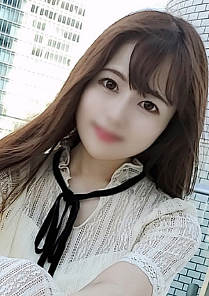 個数限定！！【無修正】花を愛でる気品あふれる彼女は甘い瞳と声で僕を誘う・・・白い美脚を開脚しびしょ濡れの性器を露わにし快楽をねだるお淑やかな清楚美女に生中出し！！