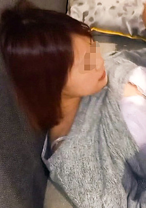 DV受けてる人妻【個人】銀行で引き出した生活費を丸々奪い、抵抗する人妻へ無理やり他人棒をねじ込み孕ませ中出し