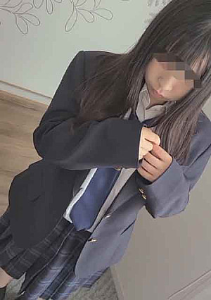 県立普通科②美術部。小柄な体に見合わぬ超巨尻に剛毛。先輩に誘われ初○ハメ撮り