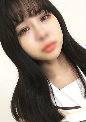 【無修正】若すぎるみずきちゃん。可愛さもエロさも感度も益し益しでもう一回会ってくれたので、現役時代とほぼ変わらぬ制服を着たまま最高にエロいパイパンつるつるマ〇コに中出しをキメてきました。（74分）。