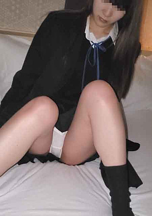 私立付属女子校②華奢な優等生。TDLに彼氏と行くために…ハメ撮り中出しされてしまう