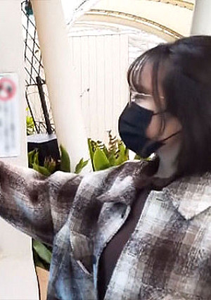 ※期間限定販売※【顔出し・中出し】※長尺特典付き※知人の妹がこんな時期に上京してきて生活に困っていると言うので、色々交渉したら、お兄ちゃんには絶対内緒で個人使用ならと撮影させてくれました