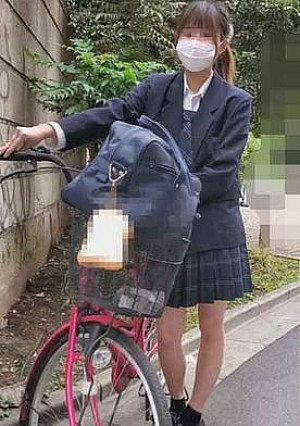 県立普通科②バトミントン部部活帰りで汗ばむ初○交マンコに挿入