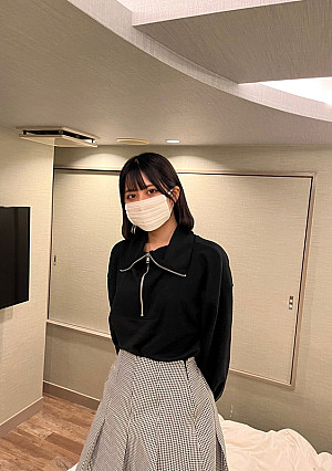 18歳うぶな美少女らなちゃんと約束外の中出しえっち、、、顔出しNGだがエッチを楽しみ終盤マスク外してイキ顔晒してます