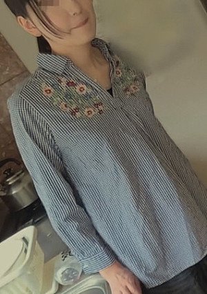 長身スレンダーなつゆだく美人妻【個人】拒否をしながらも大量放水でフラフラに。カメラを睨む表情がお届けできないのが残念。