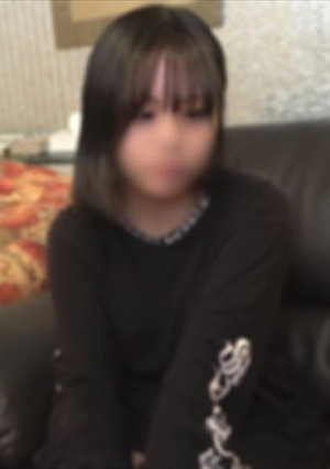 控えめであどけない顔なのに巨乳。世の中をまだ知らないのをいいことに家出少女に中出しSEX！